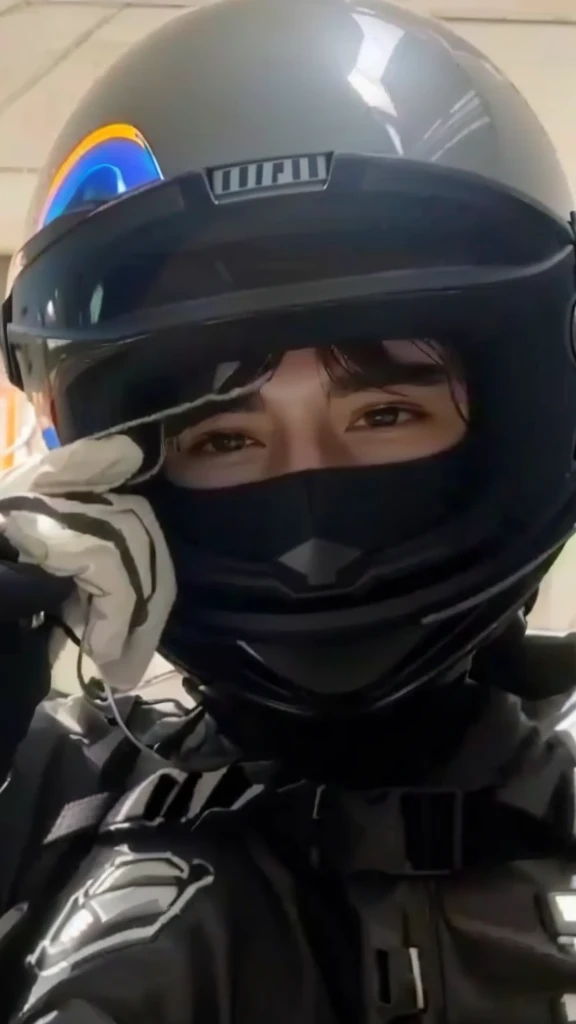 Arafed man with helmet talking on cell phone, dark visor that covers the face, Finn Wolfhard, dark visor that covers the upper part of the face, visor over the face, riding a motorcycle, without helmet, wearing a helmet, dark visor that covers the eyes, xqc, low quality footage, hood covers his eyes, wearing helmet, timothy chalamet, helmet on face