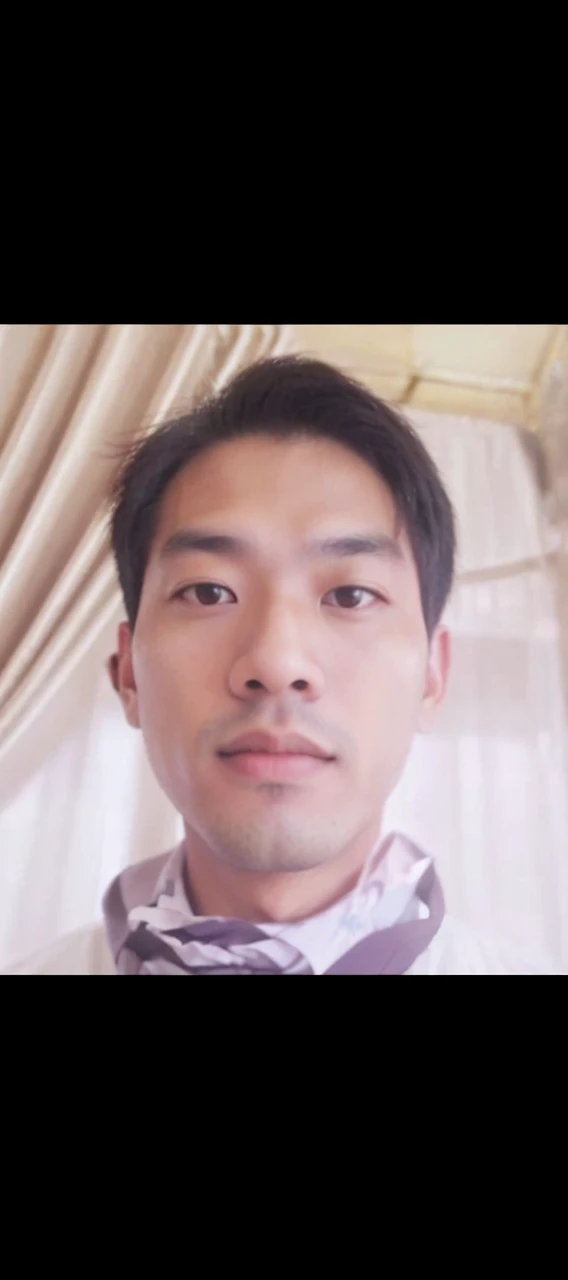 an asian Man standing with 43 years in suit and tie, body and head straight in the photo, DSRL, facing the viewer of the photo, eyes fixed to the lens, appears shoulders and head in the photo, man centered in the photo, 8k, best quality, masterpiece, realistic, realistic photo, movie photo, ultra realistic, 1 person, detailed,  Perfect lighting, DSRL, professional photo, 4k
