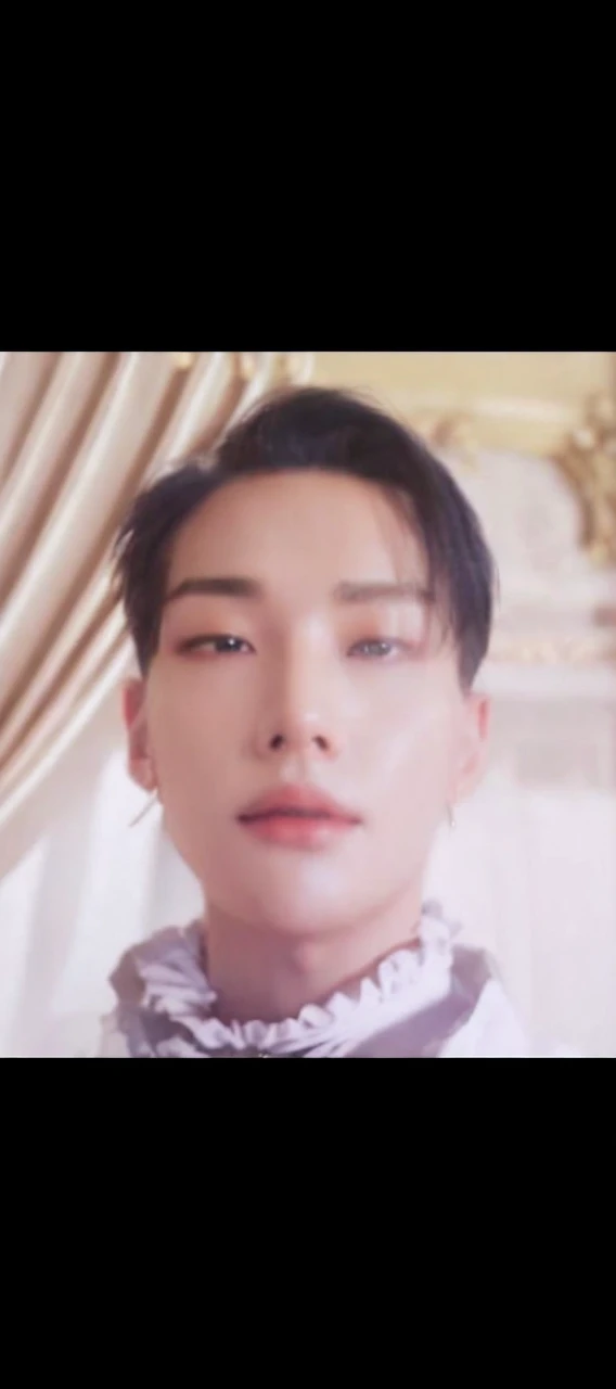 Hyunstayv2, frontal, sparkling, split lips, (blonde hair:1.2), white and gold royal prince clothing, ruffled outfit, (ultra realistic:1.2), (close-up photo:1.1), (bed background:1.2), (intricate:1.2), (looking at the viewer:1.2),