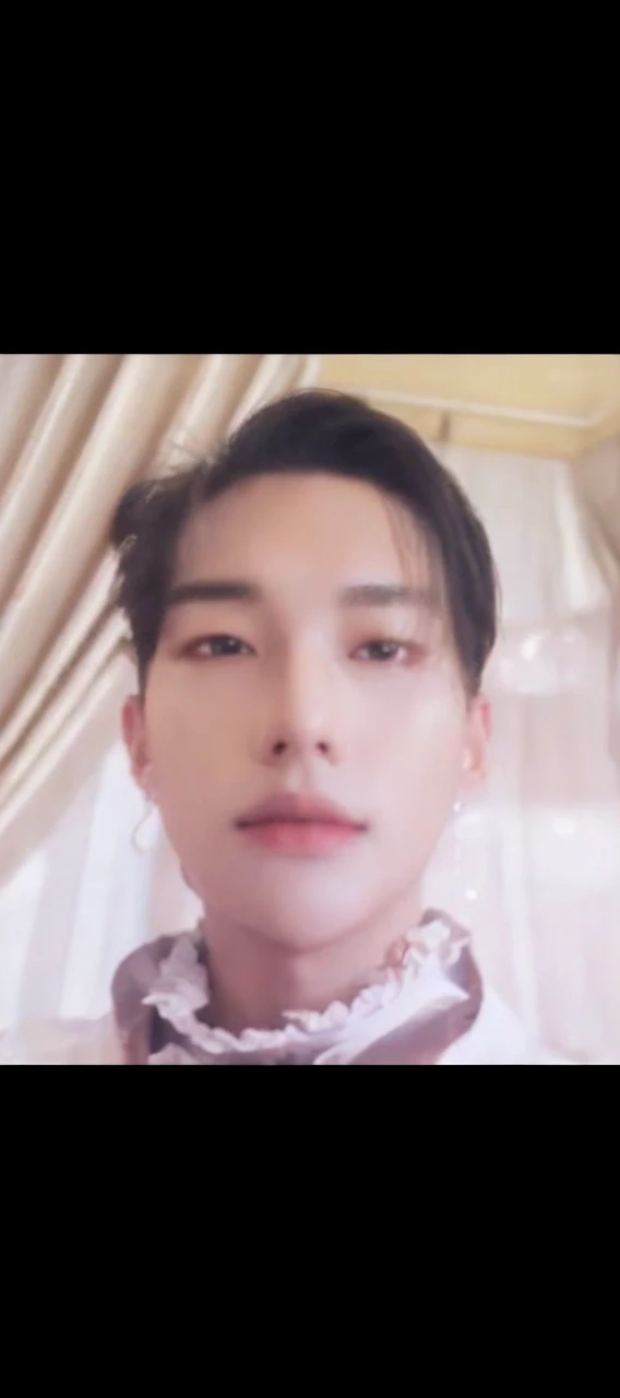 Hyunstayv2, frontal, sparkling, split lips, (blonde hair:1.2), white and gold royal prince clothing, ruffled outfit, (ultra realistic:1.2), (close-up photo:1.1), (bed background:1.2), (intricate:1.2), (looking at the viewer:1.2),
