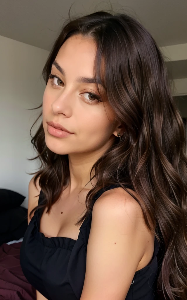 1 femme, Long Wavy Hair, dark brown eyes, top, chambre, same background
