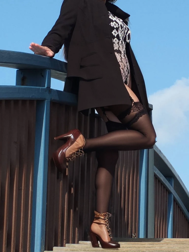 nude, stockings, lace garter, boots, photo
