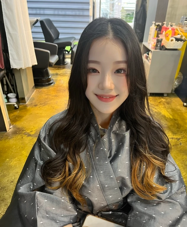 Best Quality, 8k, Masterpiece, (Portrait: 1.3), (photo realistic:1.4), (hyper realistic:1.4), Sharp Focus, looking at viewer, (smoother lighting:1.1), (increase cinematic lighting quality:0.9), realistic lighting, backlighting, light on face, ray trace, (brightening light:1.2), (Increase quality:1.4), sharp detail, (best quality real texture skin:1.4), finely detailed eyes, brown_eyes, finely detailed face, 25 year old Korean woman double eyelid smiling_face applying_makeup