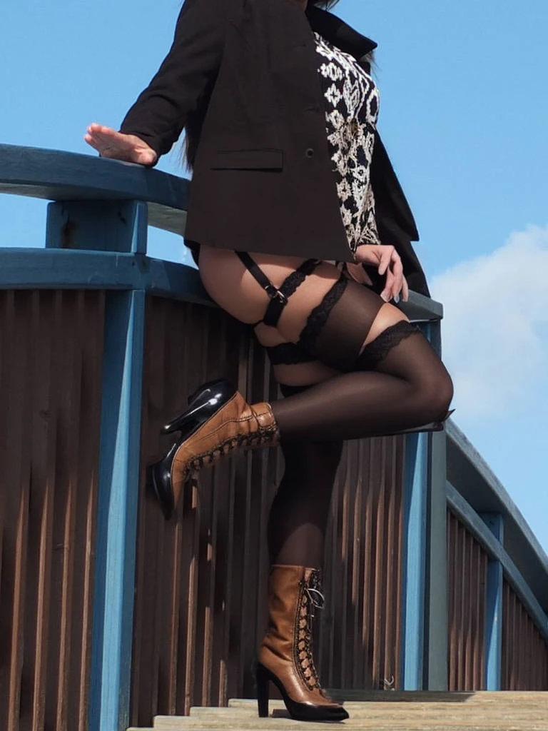 nude, stockings, lace garter, boots, photo