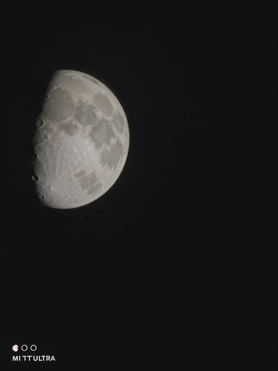 Make it look more like the moon, give it the details 