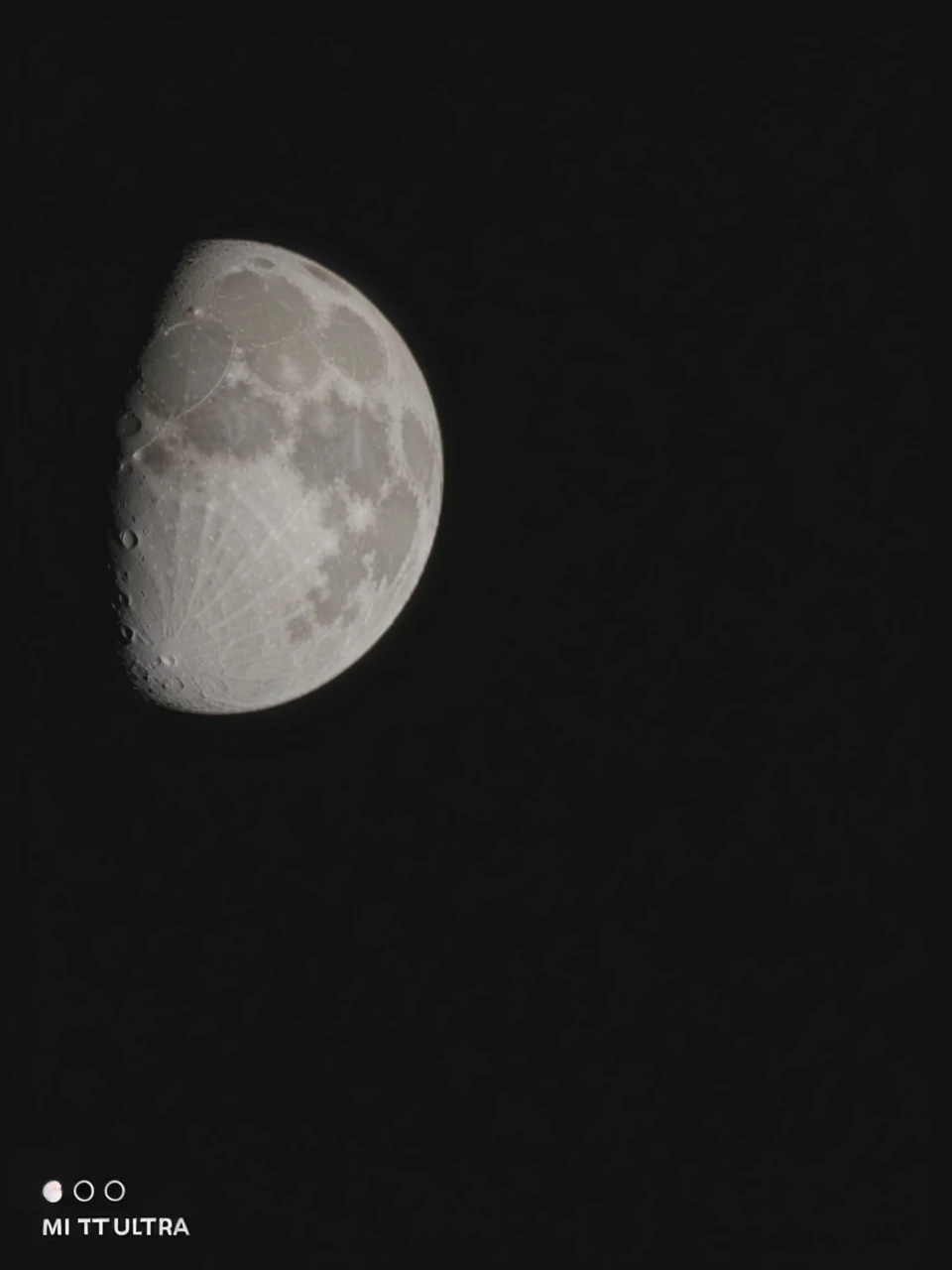 Make it look more like the moon, give it the details 