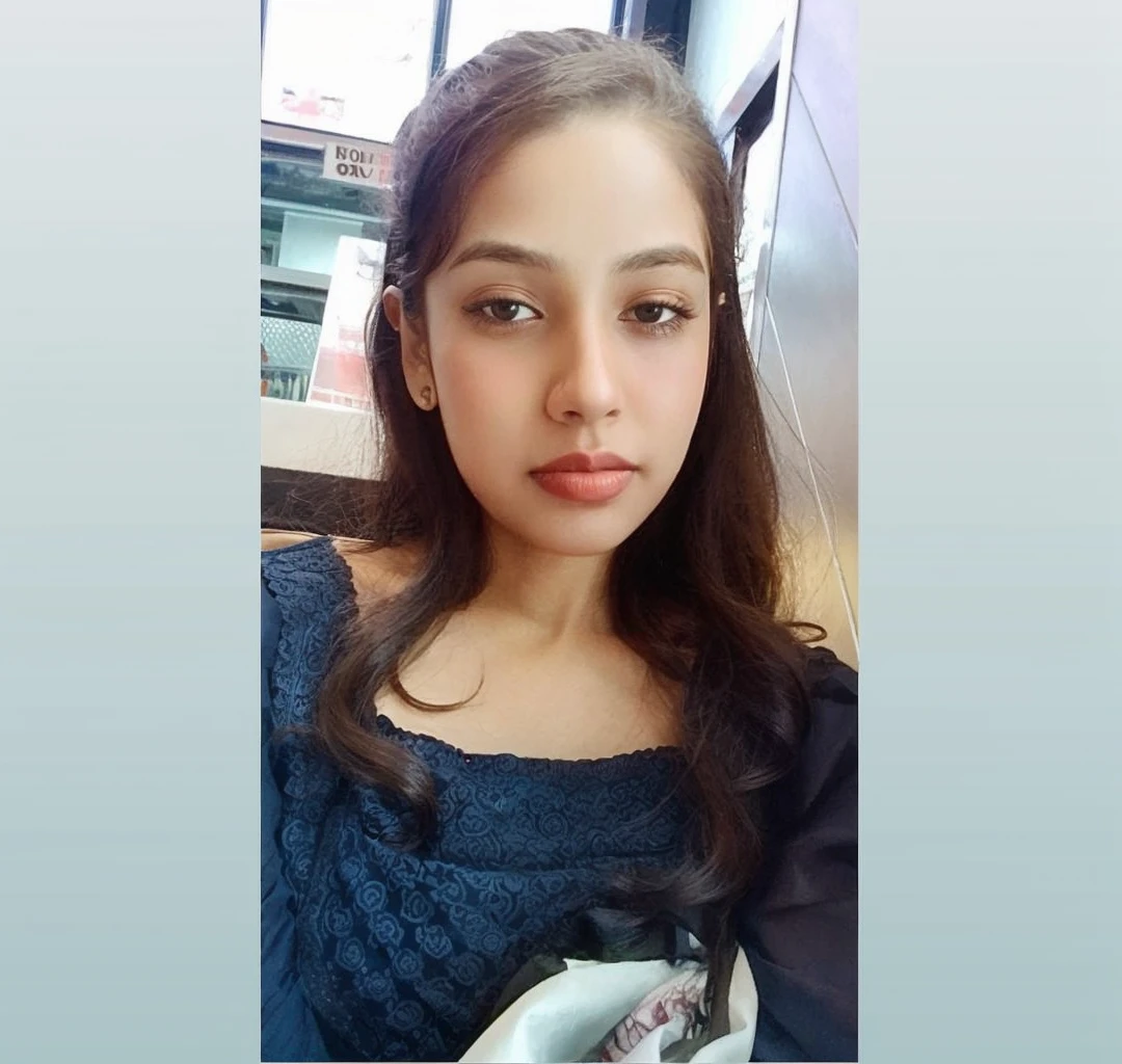 1girl in, age19, Solo, Long hair, Colossal , Looking at Viewer, black hair, Bare shoulders, Brown eyes, jewely, Full body, a necklace, off shoulders, salwar and dupatta, Realistic, A sexy