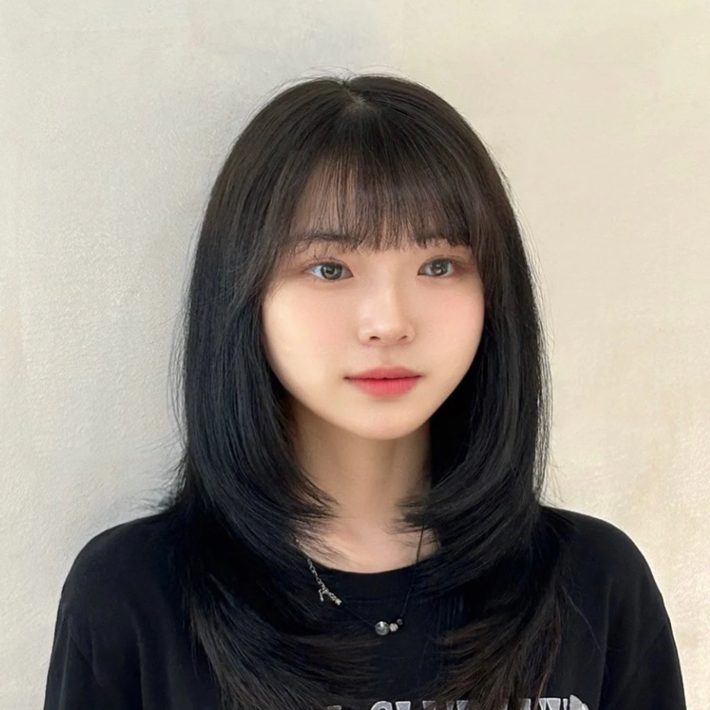 Best Quality, 8k, Masterpiece, (Portrait: 1.3), (photo realistic:1.4), (hyper realistic:1.4), Sharp Focus, looking at viewer, (smoother lighting:1.1), (increase cinematic lighting quality:0.9), realistic lighting, backlighting, light on face, ray trace, (brightening light:1.2), (Increase quality:1.4), sharp detail, (best quality real texture skin:1.4), finely detailed eyes, black_eyes, finely detailed face, 25 year old Korean woman