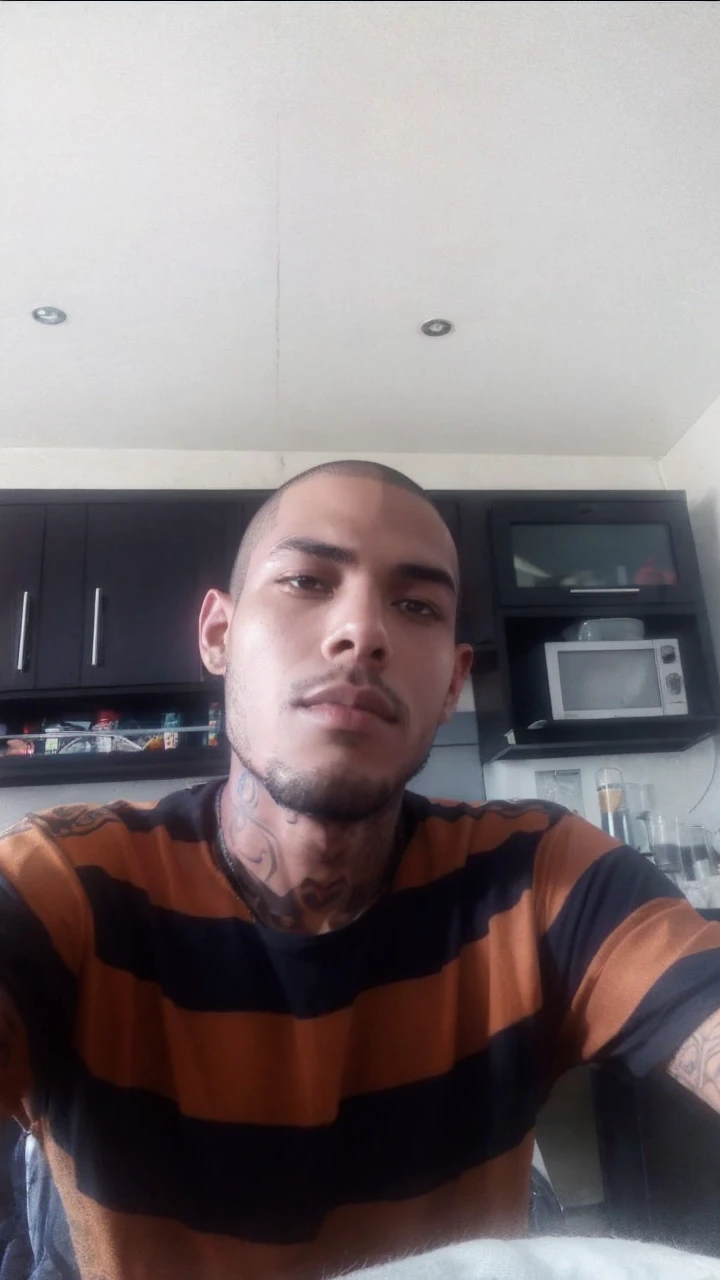 YOUNG , 23 years , fear, handsome, street wear , tattoos