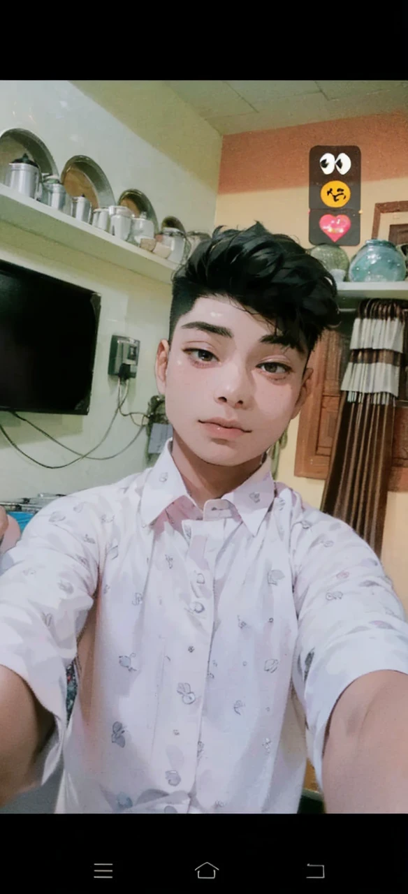 (in 8K、top-quality、masterpiece:1.2)、1 boy、short-haired、Hair short、Brown-skinned、Purple View、