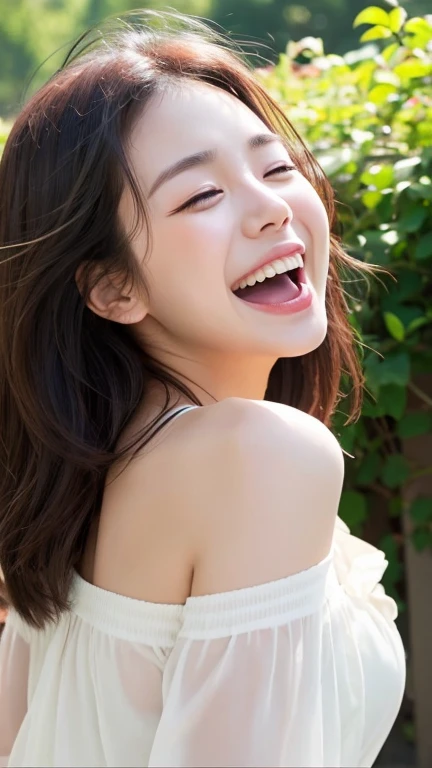 An innocently enjoying face。Laugh with your mouth wide open。Close your eyes completely。Droopy eyes。