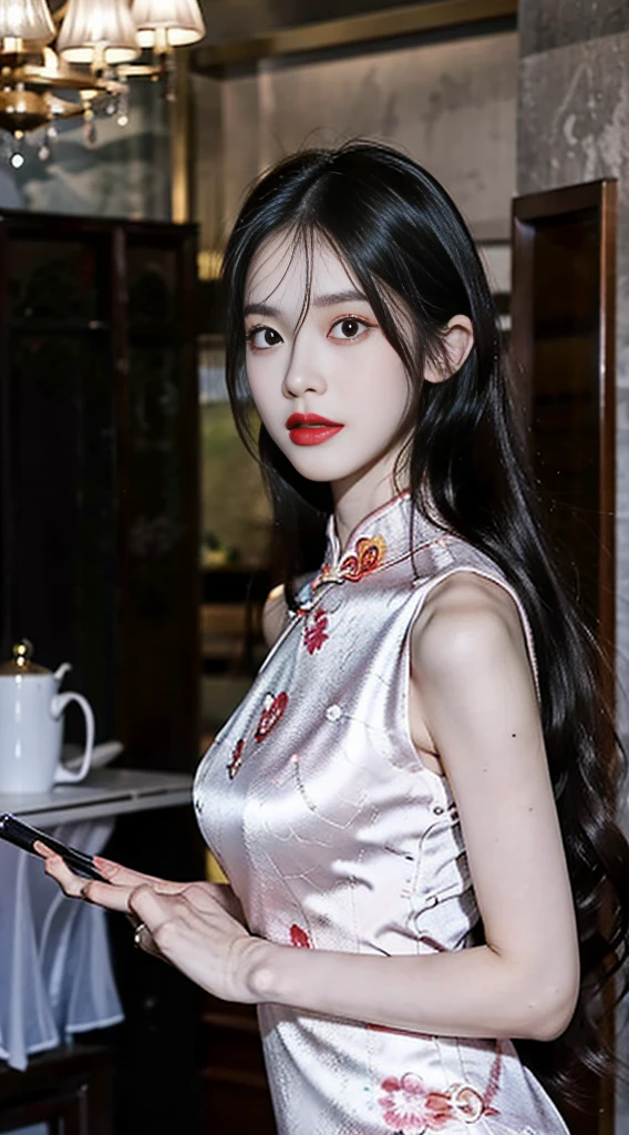 and ,Woman in pink cheongsam,She wears lipstick,There was darkness all around,Atmosphere at night,Full of Chinese atmosphere,She missed her lover,Deeply enveloped in sadness,Write brush words,The picture is HD,A masterpiece。