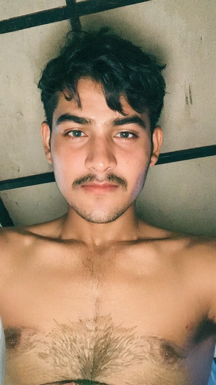 (Masterpiece: 1.3), (Best quality: 1.2), 8K, Absurd, (extremely detailed: 1.3), highest resolution, (1 boy: 1.2), portrait,
, shirt, dirty black hair, green eyes (very detailed), pale glowing skin