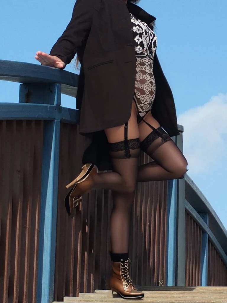 nude, stockings, lace garter, boots, photo