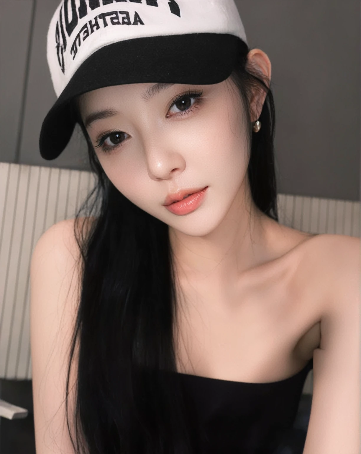 Arafed asian woman with long black hair wearing a hat, Linda jovem KOREAN, young pale and beautiful asian face, KOREAN, linda mulher sul-KOREAN, beautiful asian girl, ulzzang, Linda jovem KOREAN, adorable and pale korean face, young lovely korean face, cute face girl, xintong chen, Xisionwu