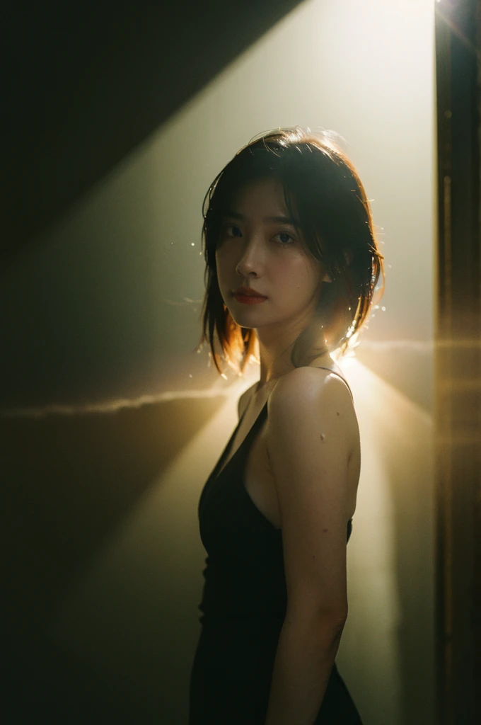 Best Quality,Masterpiece,Ultra High Resolution,(Realisticity:1.4),Original Photo,Cinematic Lighting,
1Girl,Tyndall  effect,light and shadow,shadow,body wet, 