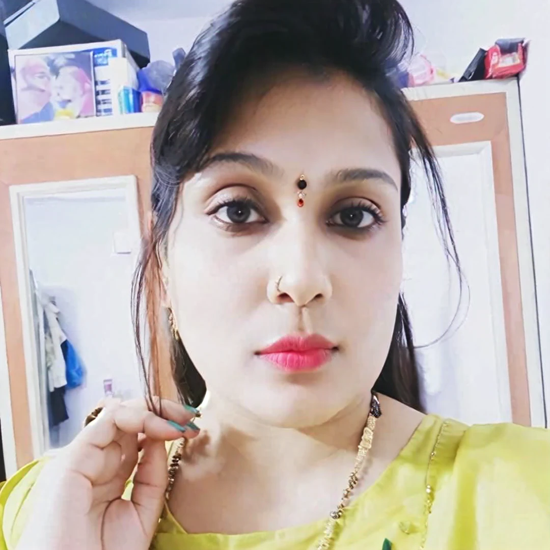 ((best quality)), ((masterpiece)), (detailed), Beautiful indian woman, thin saree,
