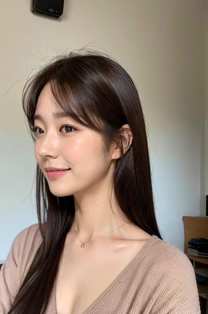 (Highly realistic photos, High resolution, Detailed face, Fine grain), ((Shooting in the room))、Japanese women, 20-year-old, A variety of expressions, alone:1, Slim figure, Round eyes、Various hairstyles, Casual clothing, 写真の中でalone、Selfie、Photographed in natural light、Simple Necklace、Spring Clothes、Looking at the camera、profile、Dark Brown Hair Color、The chest is visible、smile