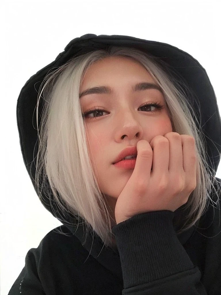 Arafed woman with white hair and black hoodie., perfect by white girl, Her hair is white, chica con by white, cara bonita de by white, silver hair girl, by white, with long white hair, silver hair girl, girl with hoodie, girl with short white hair, Una chica tiene el by white, by white, with long white hair