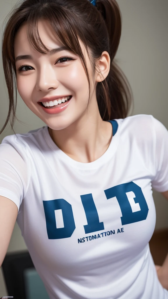 
Highest quality, shape, Very detailed, In detail, High resolution, 8k wallpaper, Perfect dynamic composition, Beautiful details, Center of chest, Natural color lip, Random sexy poses,smile,20-year-old girl,Huge , T-Shirts, A photo of a woman with a ponytail laughing happily
