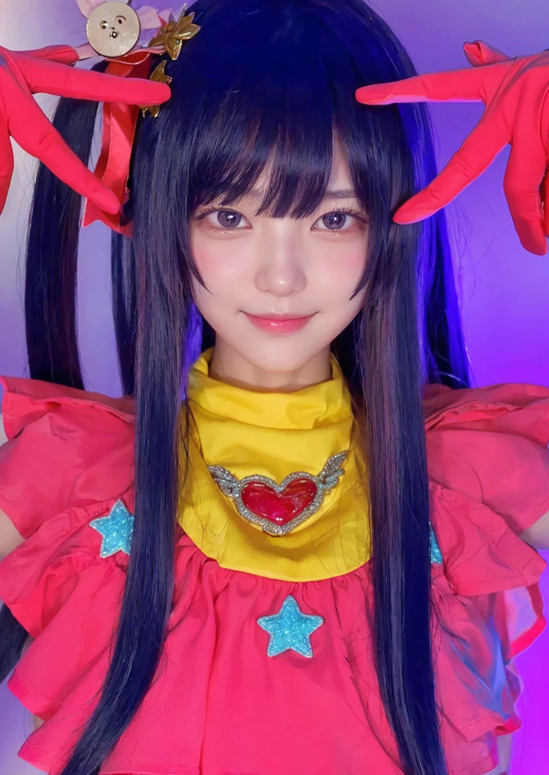 (Highest quality、8k、32K、masterpiece、Hmm:1.2)、Beautiful Japanese Women Photos、Super Short Hair、Cowboy Shot、shirt、Looking at the audience、Boyish、OK、young、Sunburned skin、Big smile、、Large Breasts、Detailed face、Detailed eyes、Take a selfie in a café