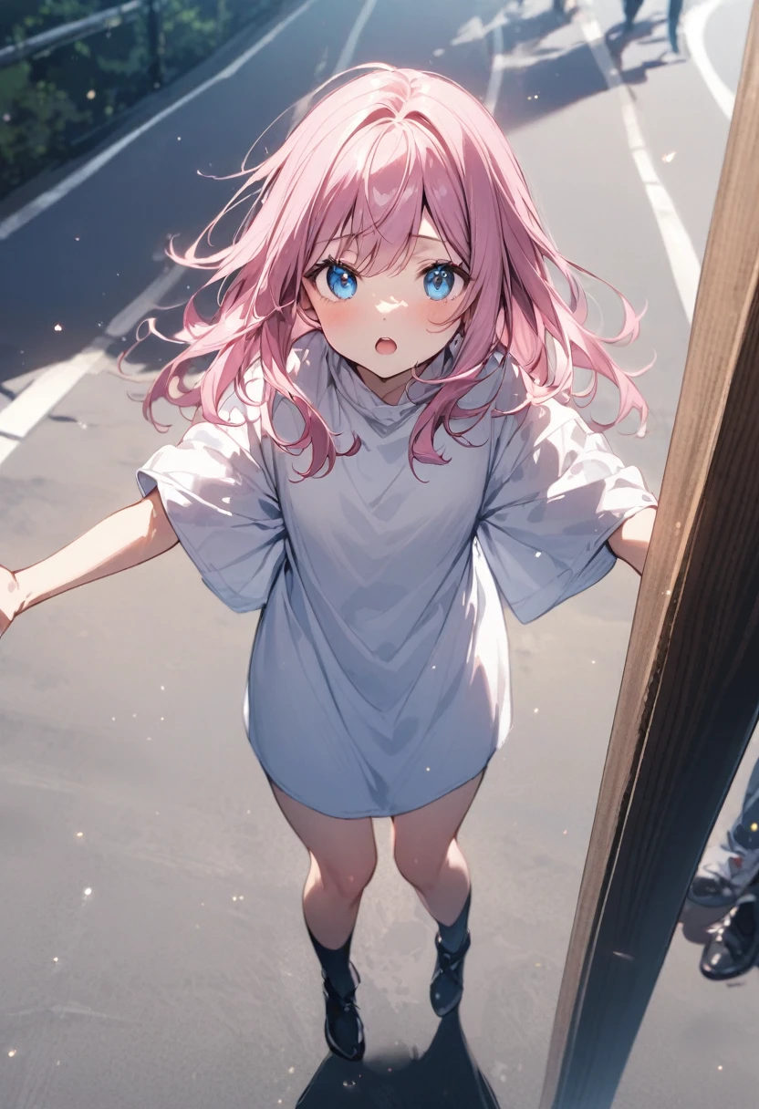 Blocking the way in the middle of the road、Open your arms、whole body、Girl with pink hair、blue eyes