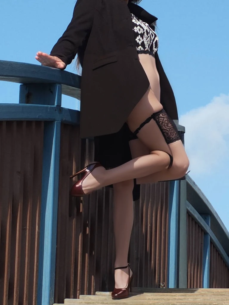 nude, white stockings, lace garter, pointy shoes, photo