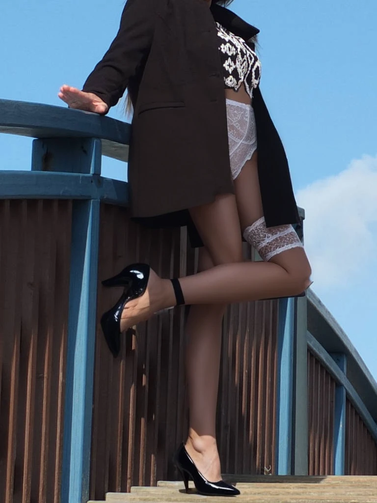 nude, white stockings, lace garter, pointy shoes, photo