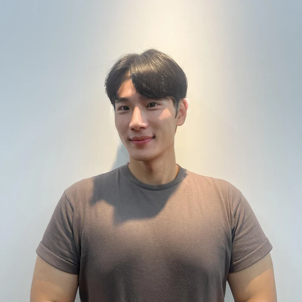 Best Quality, 8k, Masterpiece, (Portrait: 1.3), (photo realistic:1.4), (hyper realistic:1.4), Sharp Focus, looking at viewer, (smoother lighting:1.1), (increase cinematic lighting quality:0.9), realistic lighting, backlighting, light on face, ray trace, (brightening light:1.2), (Increase quality:1.4), sharp detail, (best quality real texture skin:1.4), finely detailed eyes, black_eyes, finely detailed face, 25 year old Korean man,smiling_face