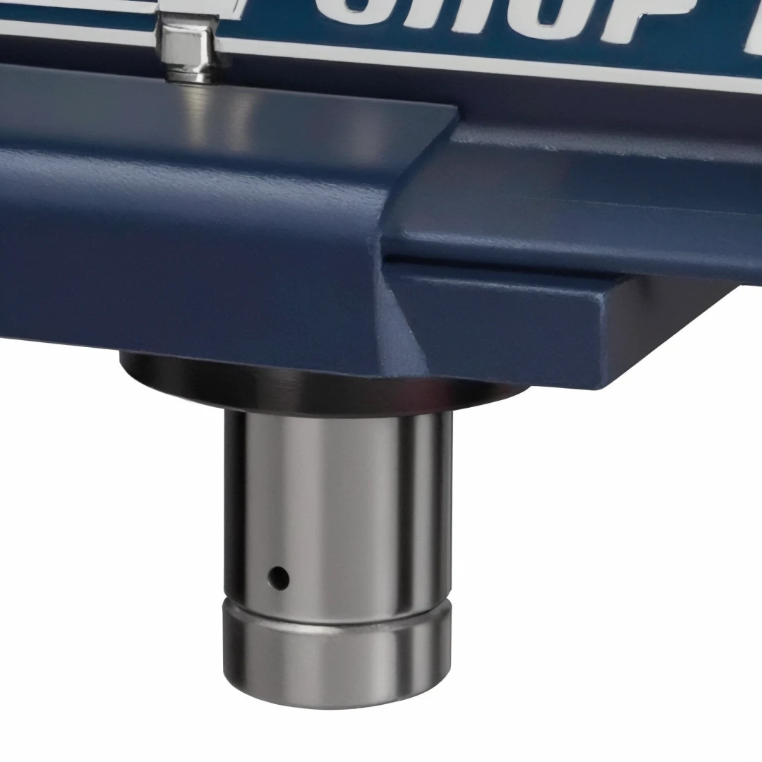 带有金属杆的停车标志的close up, close up照片, close up产品照片, close up视图, close up, High-detail product photos, Close-up portrait, Depth of detail, Detailed enlargement of photo, 中close up, Medium and short distance, 高角度close up镜头, High resolution details, steel joint, 中close up shot,High Definition Rendering