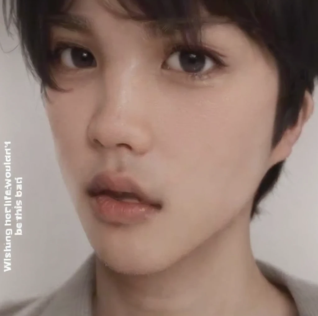 tem um boy delicado com cabelo curto e um colar, with a small upper lip, full lower lip, pointy nose, boy com cara fofa, face perfect ), Asian com rosto redondo, Jimin\fleshy lips, her face looks like an orchid, very small lips, leaked image, she has a cute face, slightly separated lips, Park jimin, Jimin, BTS, Asian, boy,  boy, Jimin