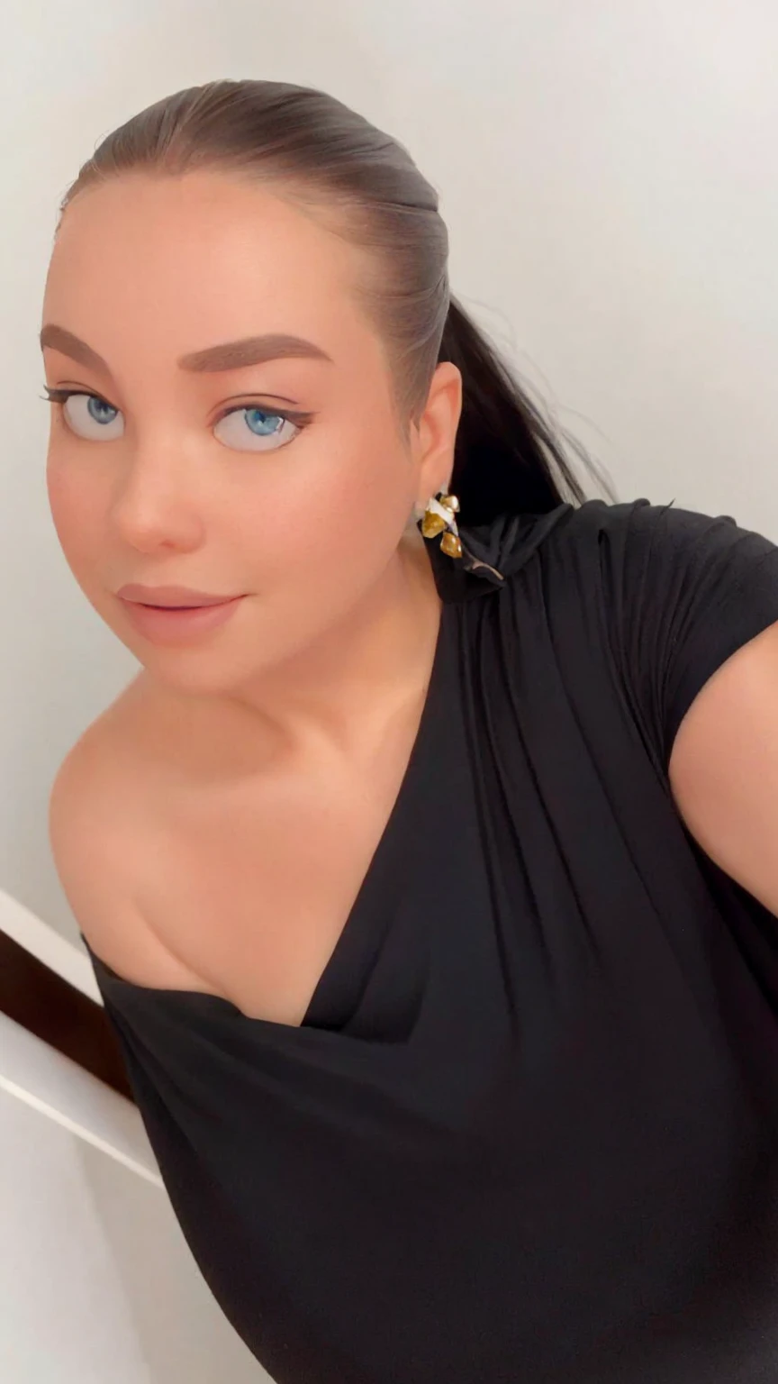 Affiche 3D inspirée de Disney Pixar, Une femme élégante,princesse, yeux bleue , cheveux marron foncé en chignon , sourire heureux, En robe de princesse rose , elle est dans un chateau majestueux