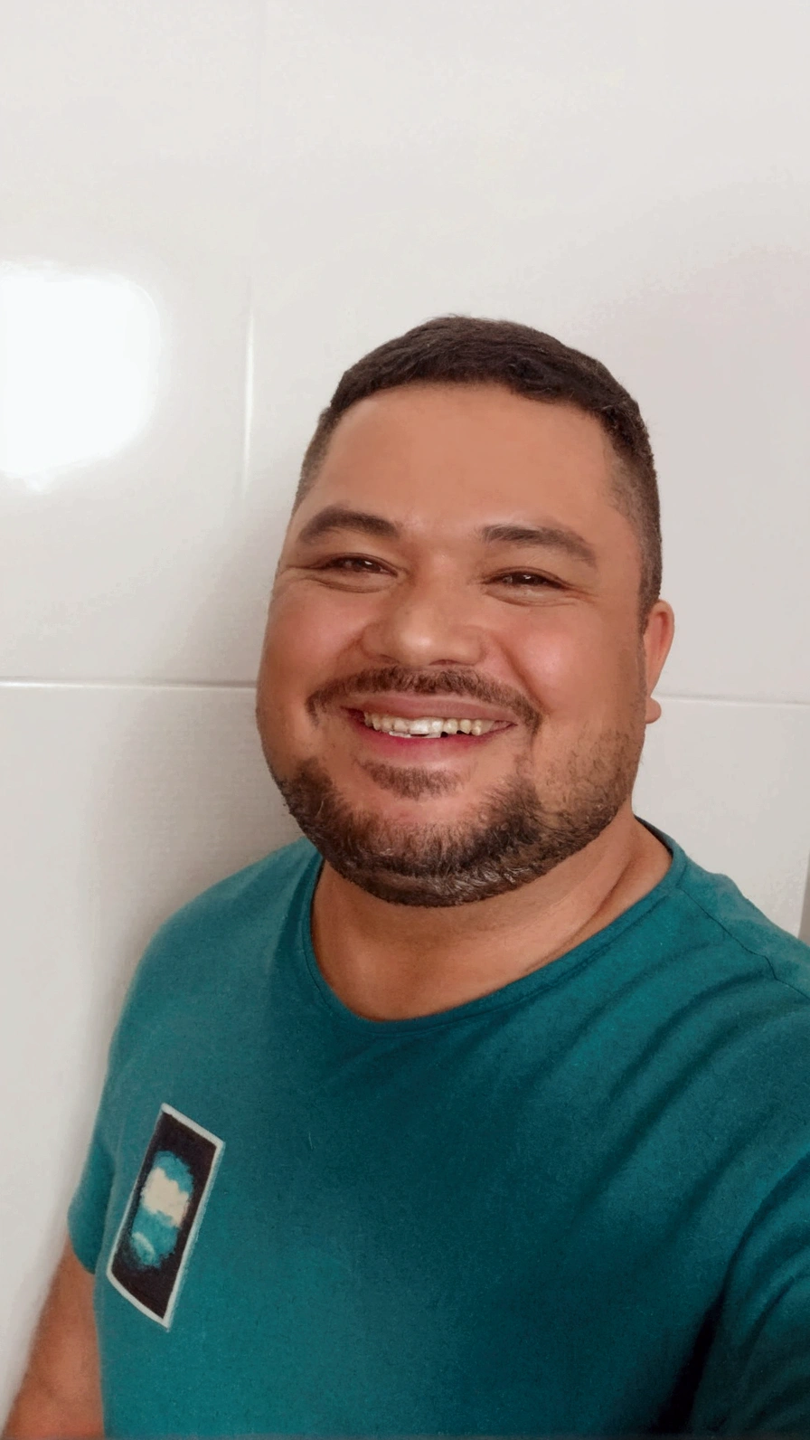 37-year-old man, with a well-trimmed, detailed beard, a little fat and smiling, wearing medium-thick black glasses with transparent lenses