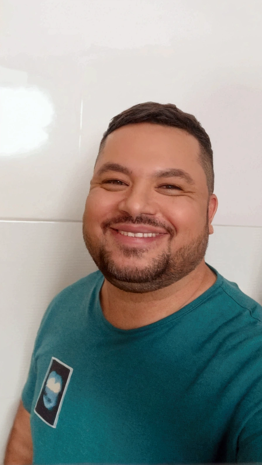 37-year-old man, with a well-trimmed, detailed beard, a little fat and smiling, wearing medium-thick black glasses with transparent lenses