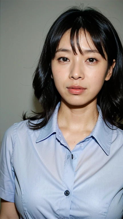((Highest quality、8k resolution、Masterpiece、Sharp focus、Portraiture:1.3)), Photorealistic, Disposable Cameras, 35mm film, One woman, Japanese, Beauty, 44 years old, Wavy Hair, Wrinkles around the eyes, Short sleeve blouse、business suit, office