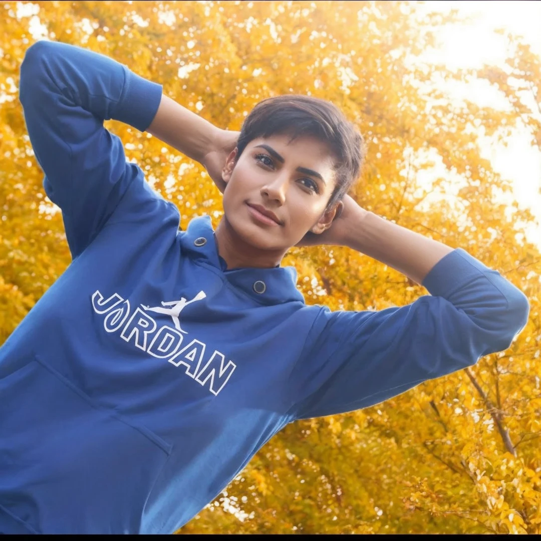 According this create a muscular mam with inocent sime