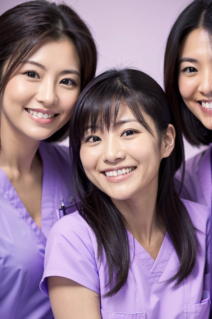 Dental hygienists, two women, smiling, all wearing light purple medical scrubs, short sleeves, Japanese, black hair, women in their early 30s　Upper body close-up　high resolution　Highest quality　　Don&#39;t press your face too much　２People Main