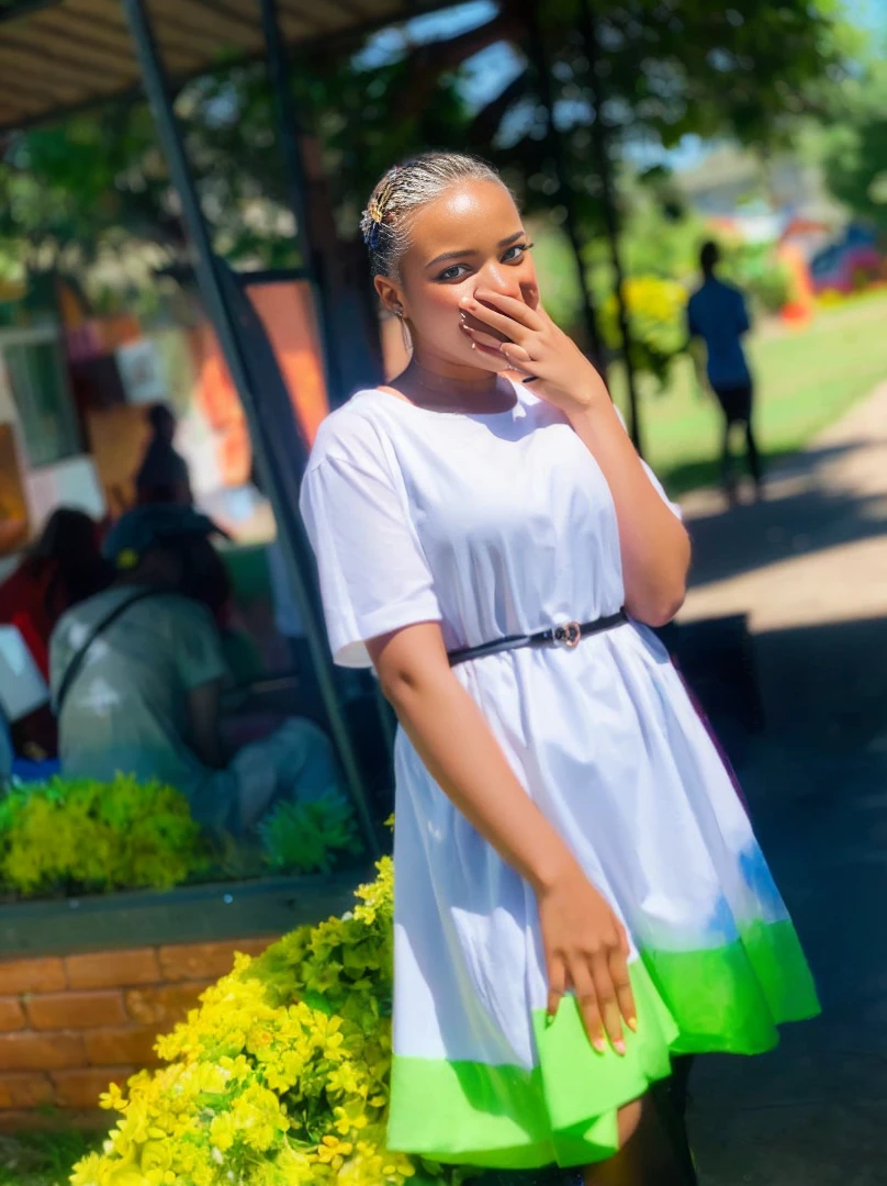 (8K, RAW photo:1.2),1 girl,(short hair:1.31),(8K, RAW photo:1.2),1 girl,((masterpiece, Highest_quality)), 1 girl, (realism:1.4), colorful flower theme:1.3), random colorful hair style, (random colorful flower eccentric clothed), (colorful flower art work to background:1.6)