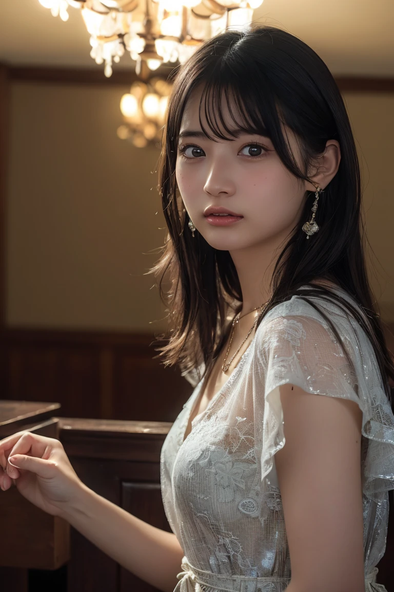 (Highest quality:1.4)，(masterpiece:1.4)，(Realistic:1.4)，(Realistic:1.2)，(超High resolution， RAW Photos:1.4)，(High resolution， Ultra-detailed:1.2)，(8k:1.2)，View your viewers，Cinematic photography，One girl，skeletally correct，Black-haired woman，Woman in her early 20s，(Small earrings，necklace，Metallic Dresses)，（Western-style building interior，Dimly lit room，The lamplight shines on my cheeks）
