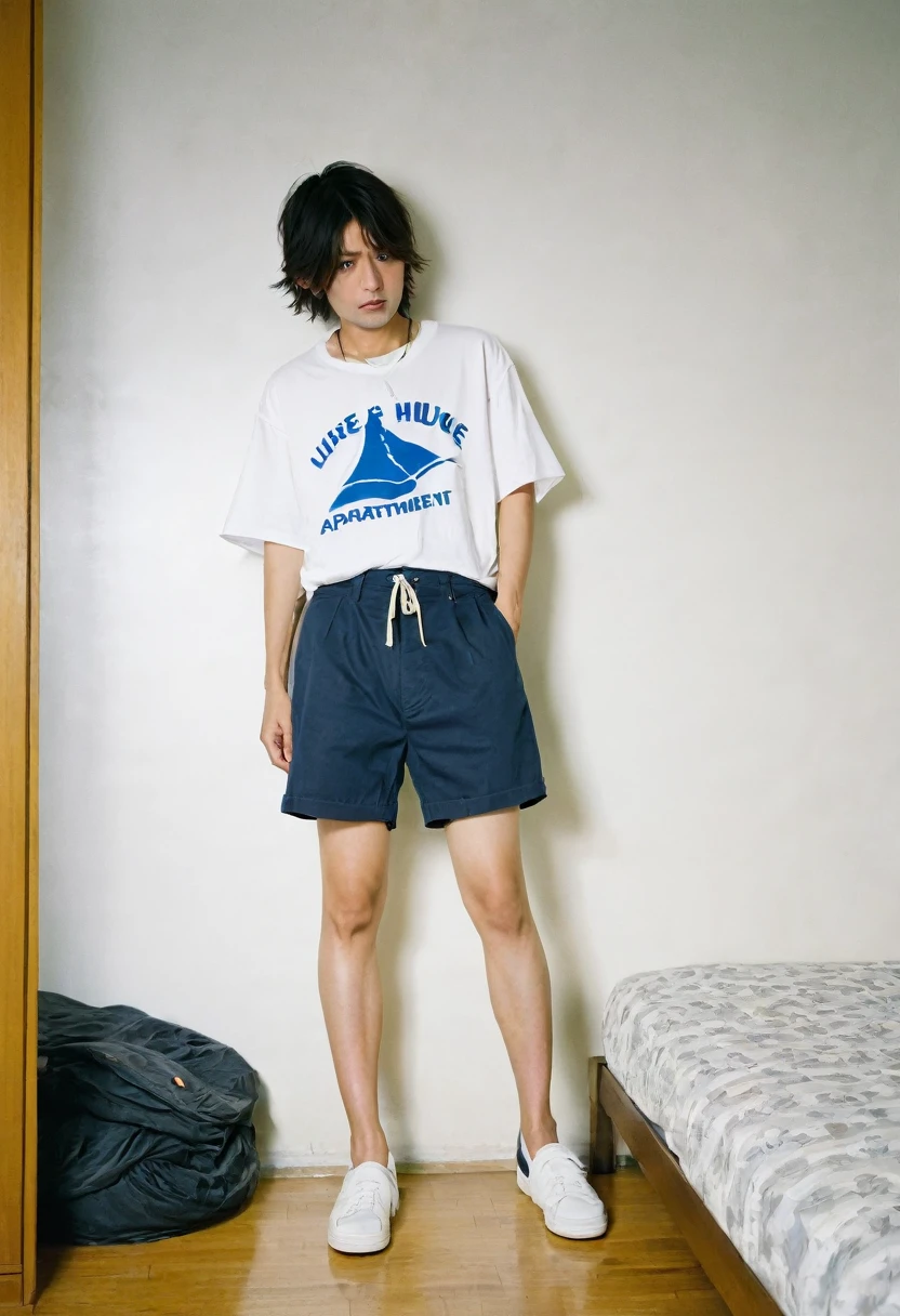 age 27、OL、Dirty apartment room、T-Shirts、shorts
