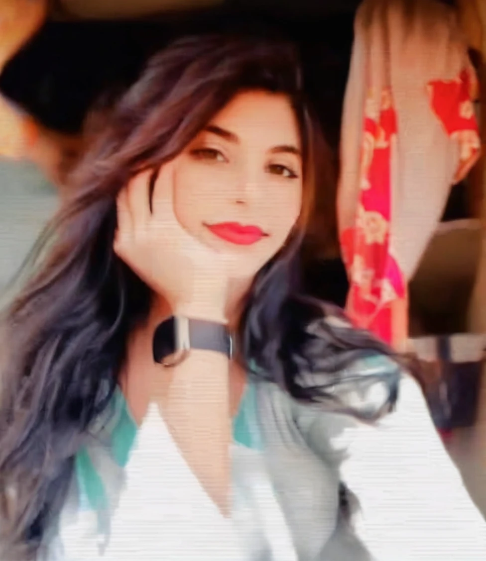 work of art, best qualityer, hyper realist, cinematic photo, 25 year old female,pale skin, French amazing slim body, gray tank top, thigh shorts, bare feet, Wavy brown hair, large legs, Broad Hips, perfect hands, beautiful face, face perfect, beautiful french girl, Youngh, ssmile, (nblurry background), Modern flair, from bebass guitar, (bass guitar-angle shoot), bass guitar_angle_ten mens, squatting down, (see viewer), gazing at viewer, front footage, (8k, epic composition, photorrealistic, sharp focus), sophisticated background, Garden, lighting sun, Sun'rays, dslr, Leaf Grain