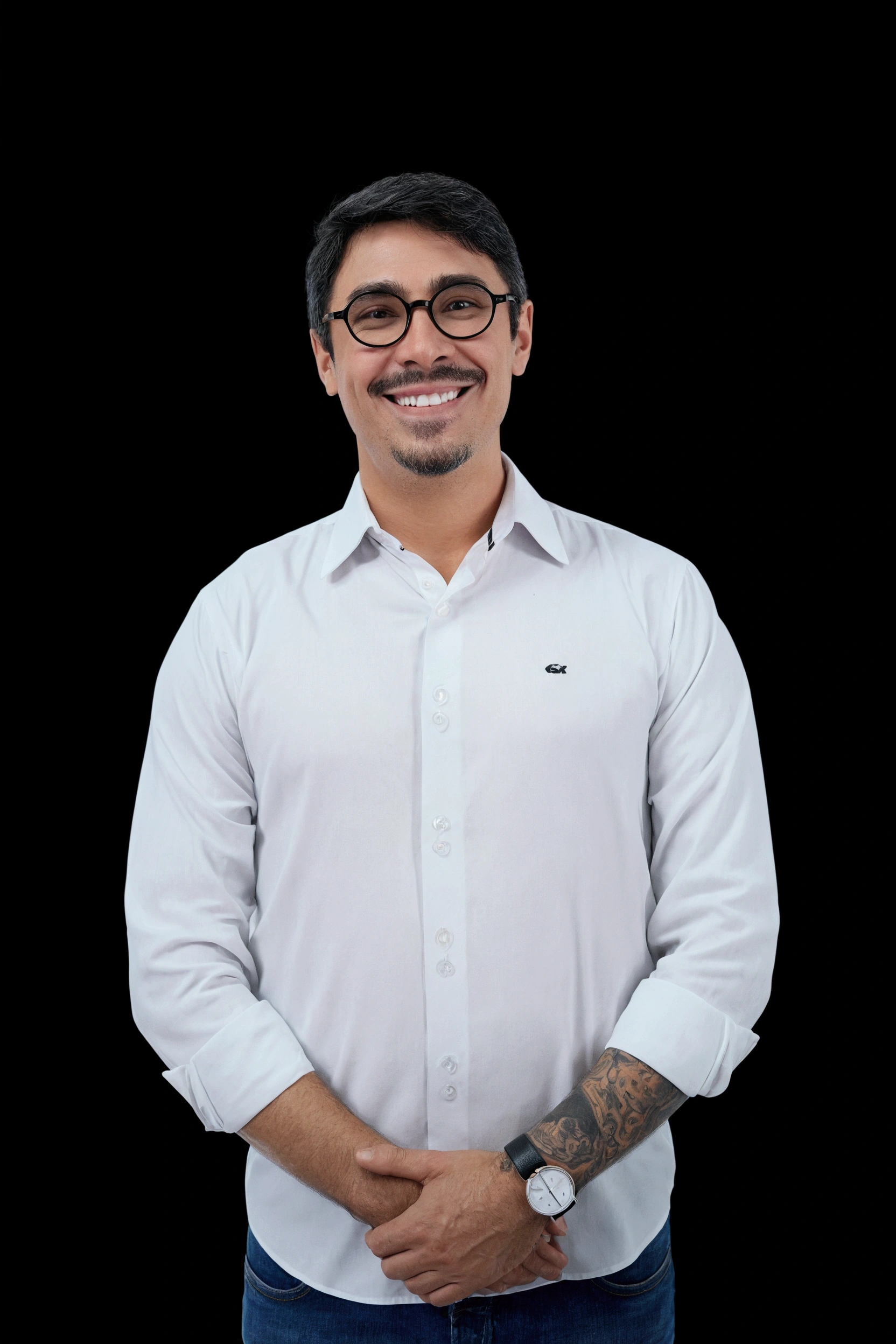 Cartoon character of a man in black glasses and white shirt, Grinning, animation character, animation style rendering, 3d stylized, Stylized 3D rendering, cartoon character, Personagem de close up, character posing, (Pixar-style) (skin detailed) (detailed texture) (8k) (Argilla) (cinematic lighting) (sharp focus