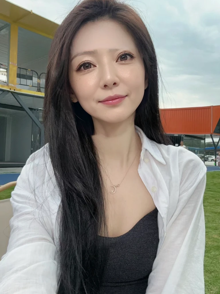 High resolution, High resolution, High detail, masterpiece, Anatomically correct, sharp,((Japanese Mature, 45 years old)), alone, ((Facial wrinkles)), (((Detailed face、Fair skin、The face is faithful to LoRA))), Smile and look forward