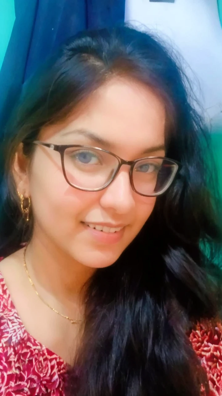 (best quality, masterpiece, detailed, realistic, photo-realistic, 35mm film, HDR, 4k, cinestill 800, sharp focus, 8mm film grain, Highres:1.3), full body, bursty, Indian, anamr, 1girl, focusing on camera, leaning, cleavage, detailed masculine, realistic body, detailed eyes, detailed face, ultra high details, masterpiece , perfect eyes, munzareen,