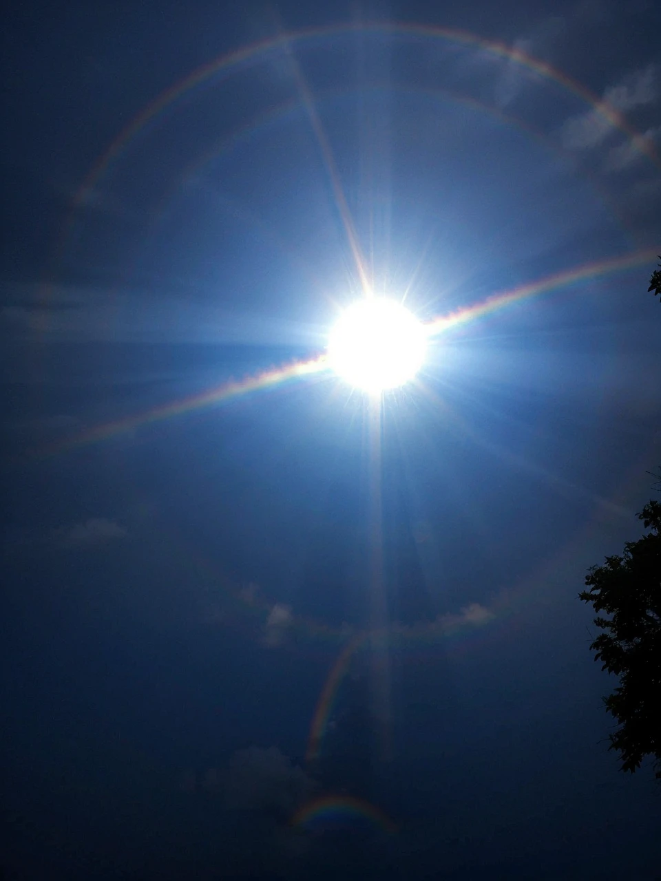 I want there to be more and clearer rainbows. The colors are too beautiful to describe. And there was an angel&#39;s shadow in the sun. 