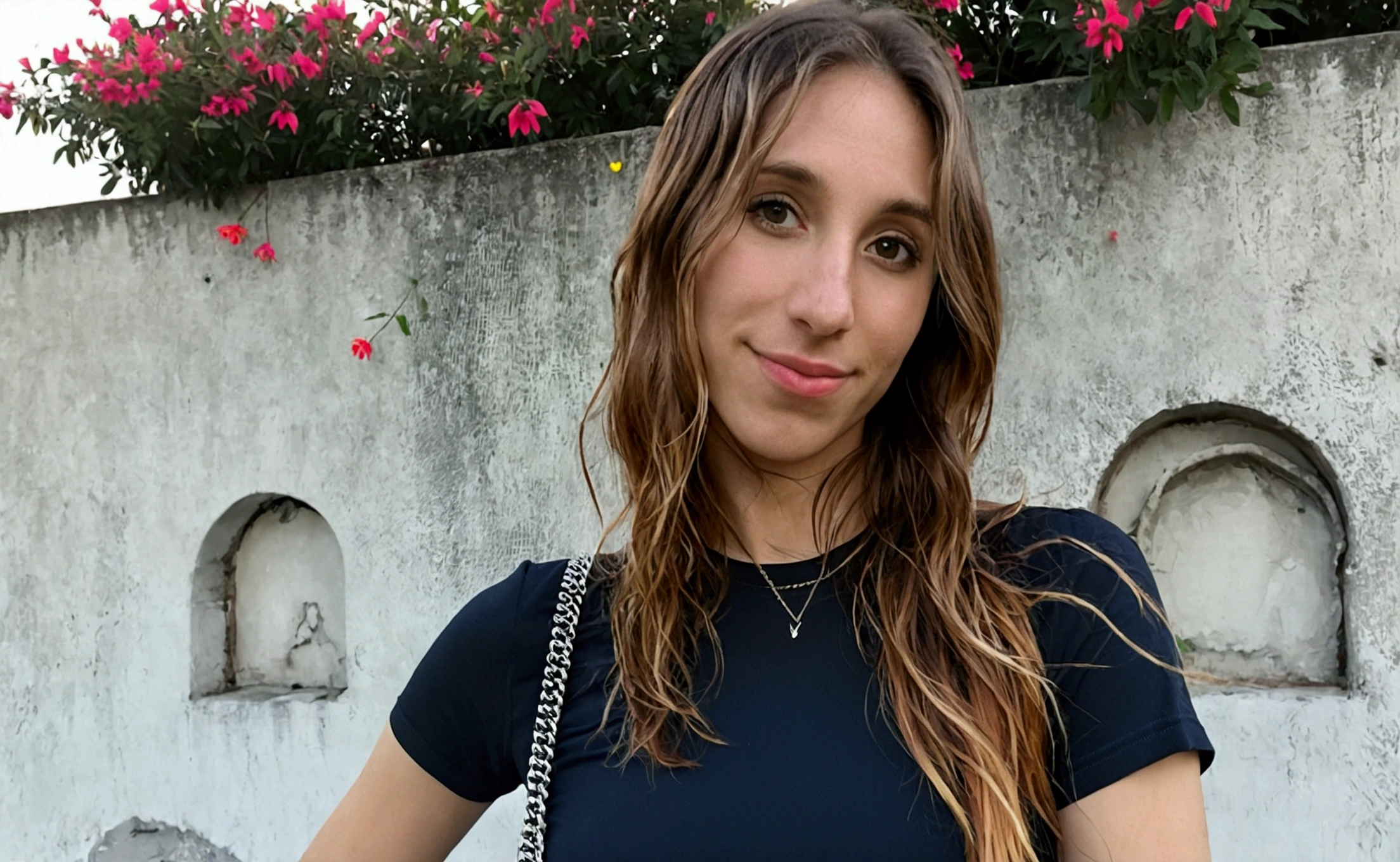 Woman 25 years old, full body, prenant une photo, ultra realistic, 8k