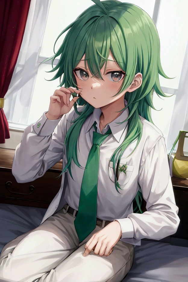 menino anime with green hair and tie sitting in a room, Hajime Yatate, estilo de arte anime moe, Wataru Kajika, jovem anime homem, Gamoe Yandere, Nagito Komaeda, menino anime, rei hiroe, mikudayo, koyoharu gotouge, personagem de anime masculino