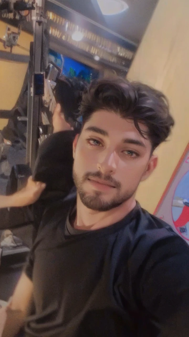 (Highest quality,4K,8K,High resolution,masterpiece:1.2),Super detailed,(Realistic,photoRealistic,photo-Realistic:1.37),1 person,34 years old,Mature Men,Beautiful skin、very handsome,Expressionless smile in love,Short white hair,green eyes,Sharp Eyes,A perfect face without a doubt,Businessman, CEO, Office Background,Cinema Lighting,HDR image,tie、