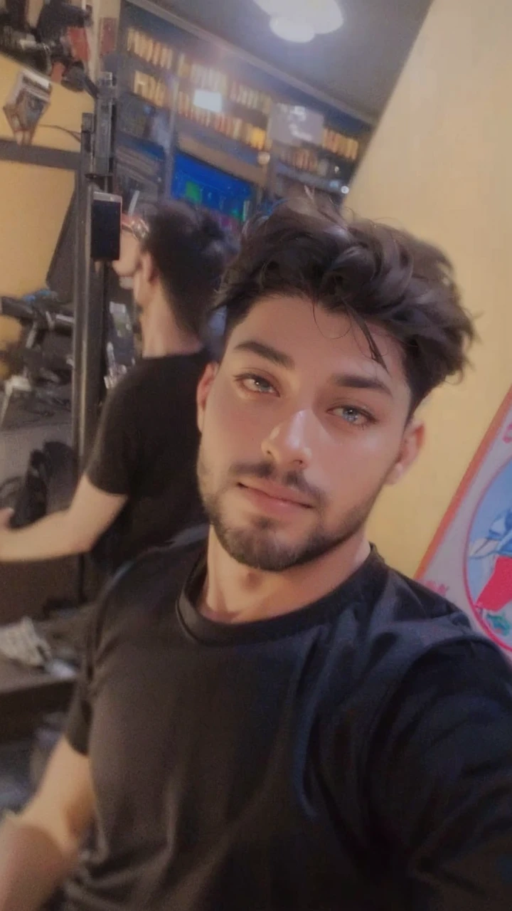 (Highest quality,4K,8K,High resolution,masterpiece:1.2),Super detailed,(Realistic,photoRealistic,photo-Realistic:1.37),1 person,34 years old,Mature Men,Beautiful skin、very handsome,Expressionless smile in love,Short white hair,green eyes,Sharp Eyes,A perfect face without a doubt,Businessman, CEO, Office Background,Cinema Lighting,HDR image,tie、