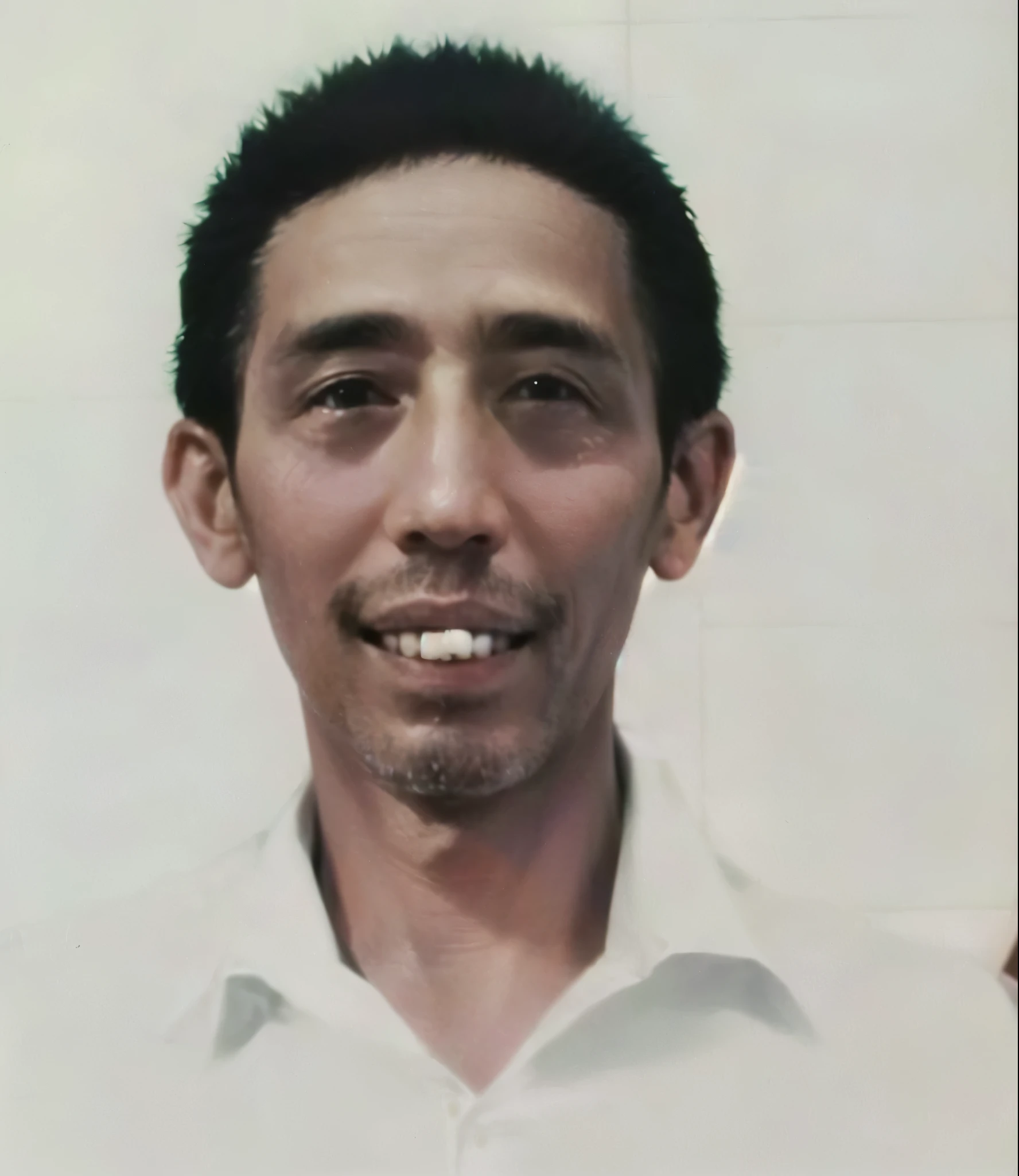 There was a man holding a toothbrush in his hand, Photos of men, 40-year-old male, a Photos of men, 50-year-old male, Ramilsonga, Chiba Yudai, 38 years old, Zhang's grandmother, barong family member, xiang duan, Wearing photos